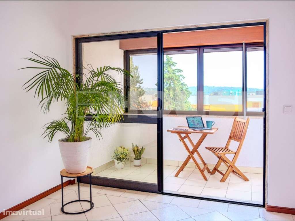 Apartamento T2 com Excelente Área e Vista Desafogada para Monsanto ...-0