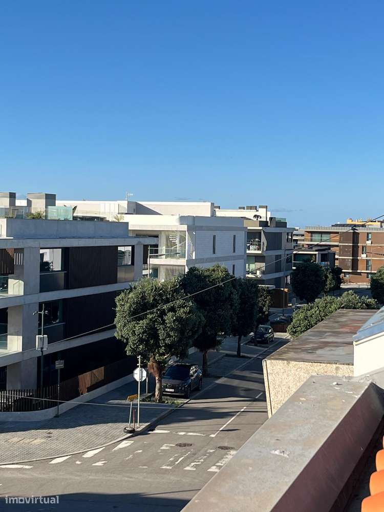 Geminada com piscina, garagem e terraço em Canidelo-13