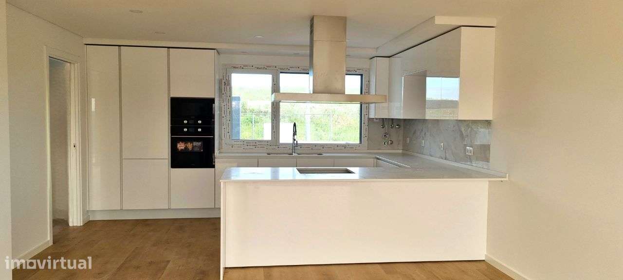 Moradia T3+1 - arquitetura contemporânea, zona exclusiva de moradias e - Grande imagem: 4/29