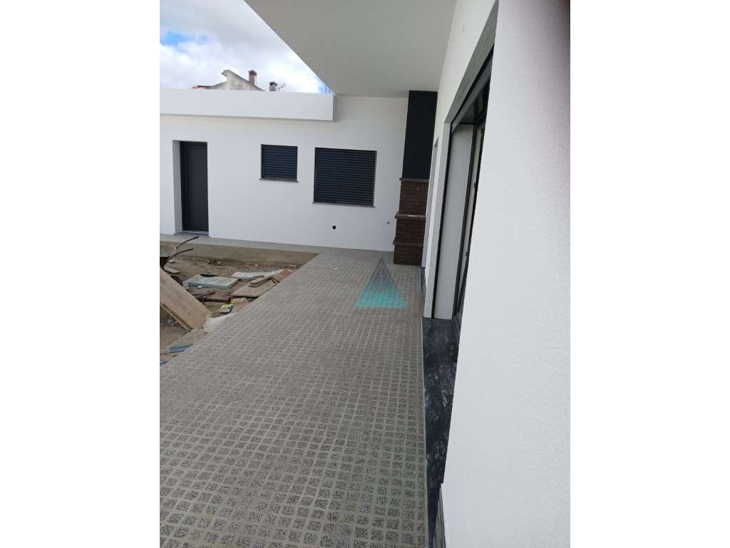 Moradia Térrea Isolada em Construção - Fernão Ferro, Seixal - Grande imagem: 4/12