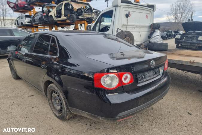 usa portiera stanga dreapta fata aripa fuzeta etrier planetara VW Jetta motor 1.6fsi Dezmembrez - 1