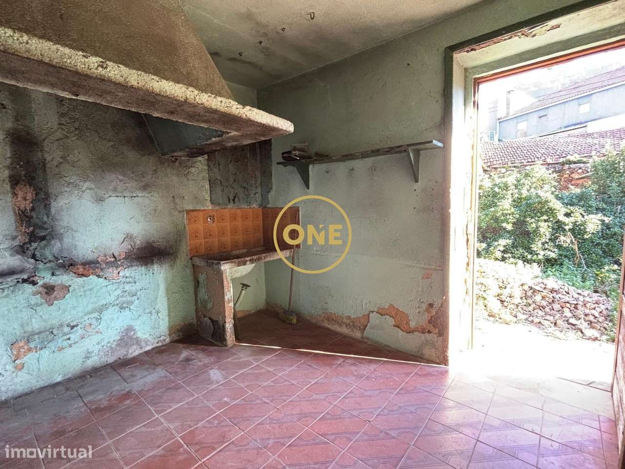 Moradia Térria p/ Restauro, em Laundos - Grande imagem: 4/37