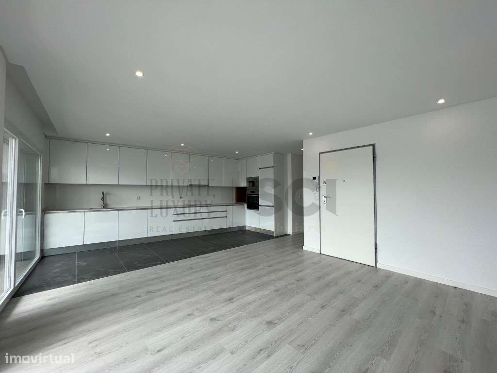 Apartamento T3 Quinta da Fábrica Parqueamento e Varandas-6
