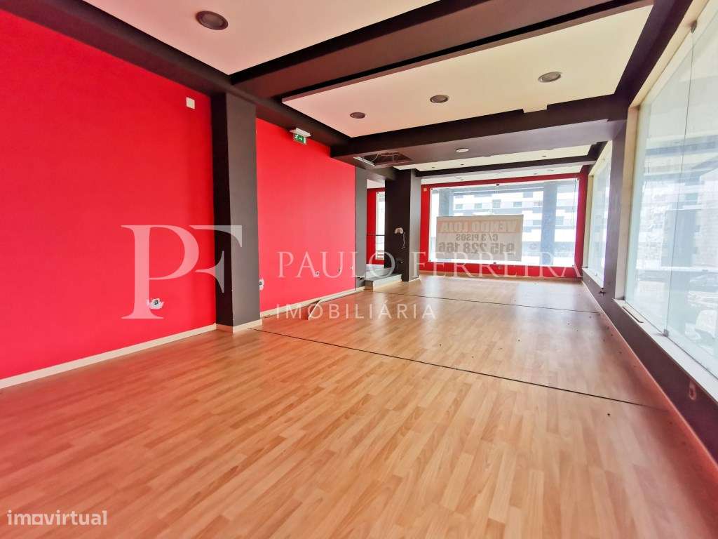 Loja com 3 pisos no centro de Famalicão - Grande imagem: 4/5