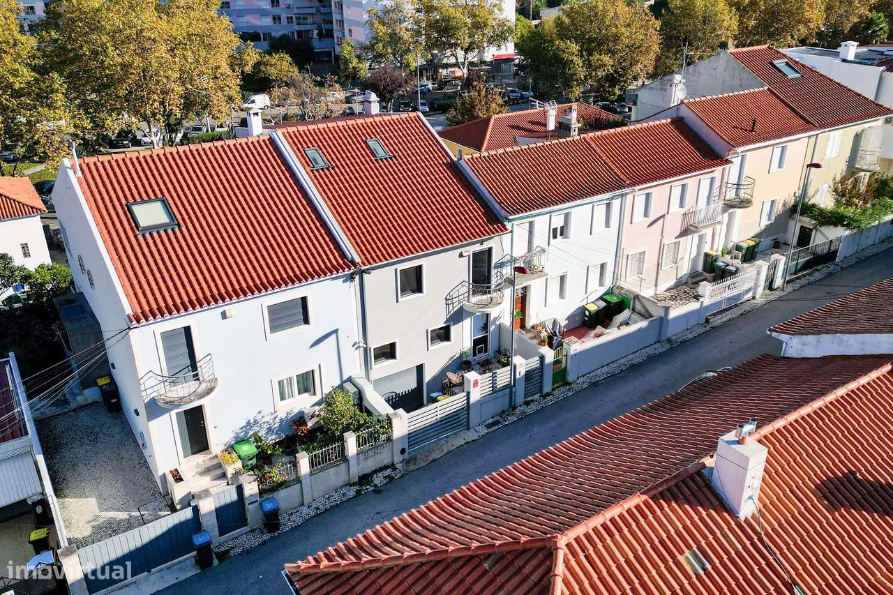 Moradia T4/5 com Piscina no Bairro de Santa Cruz – Benfica, Lisboa-30