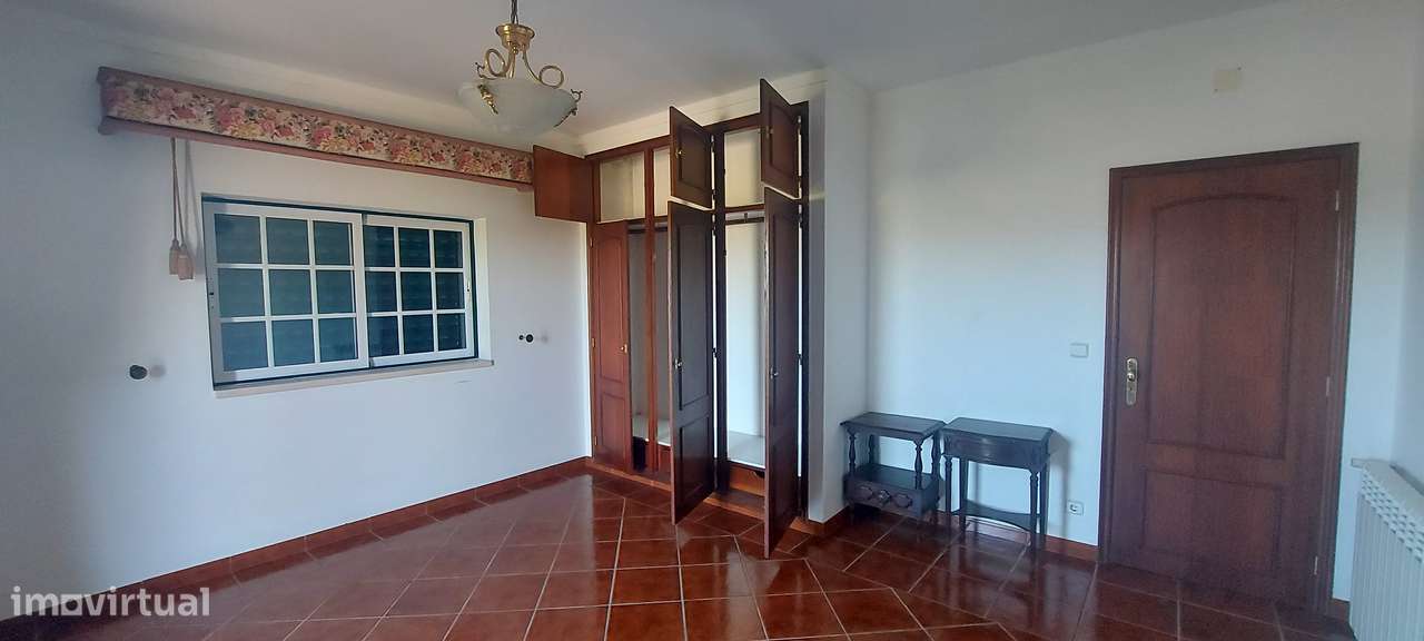 Quintinha T3+1 com sotão aproveitado em Pontével-7