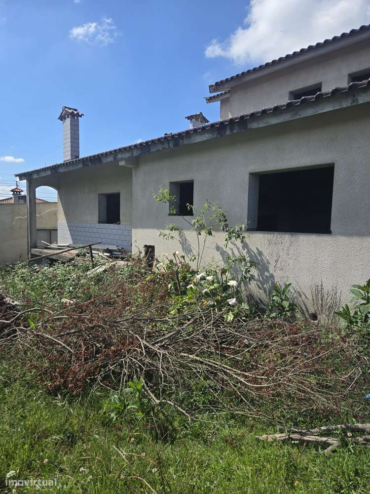Terreno para construção com 955m2 com casa pronta de pedreiro.-4