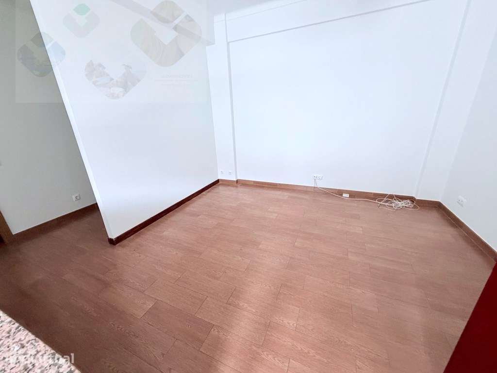 Amadora Venteira, Excelente T1, Remodelado e Equipado, Oportunidade...-11