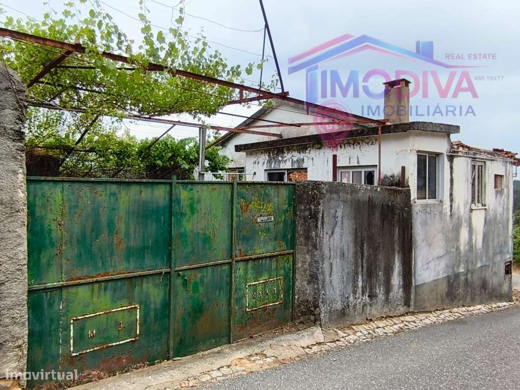 Moradia com terreno em Castanheira de Pera-0