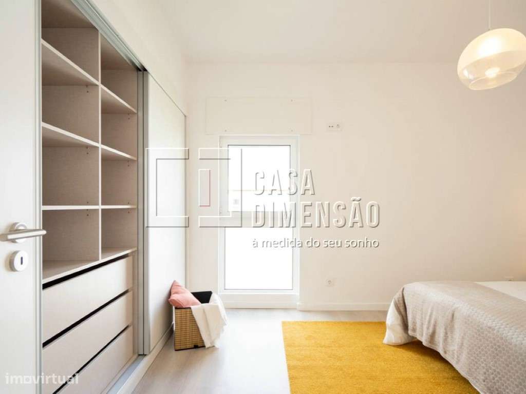 Apartamento T3 em Benfica com Varandas, Estacionamento e Totalmente...-17