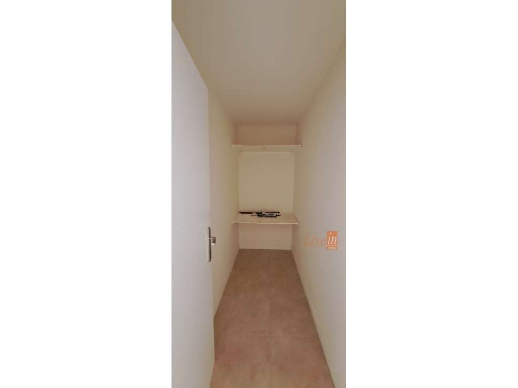 Apartamento T2 Totalmente Remodelado na Tapada das Mercês-21