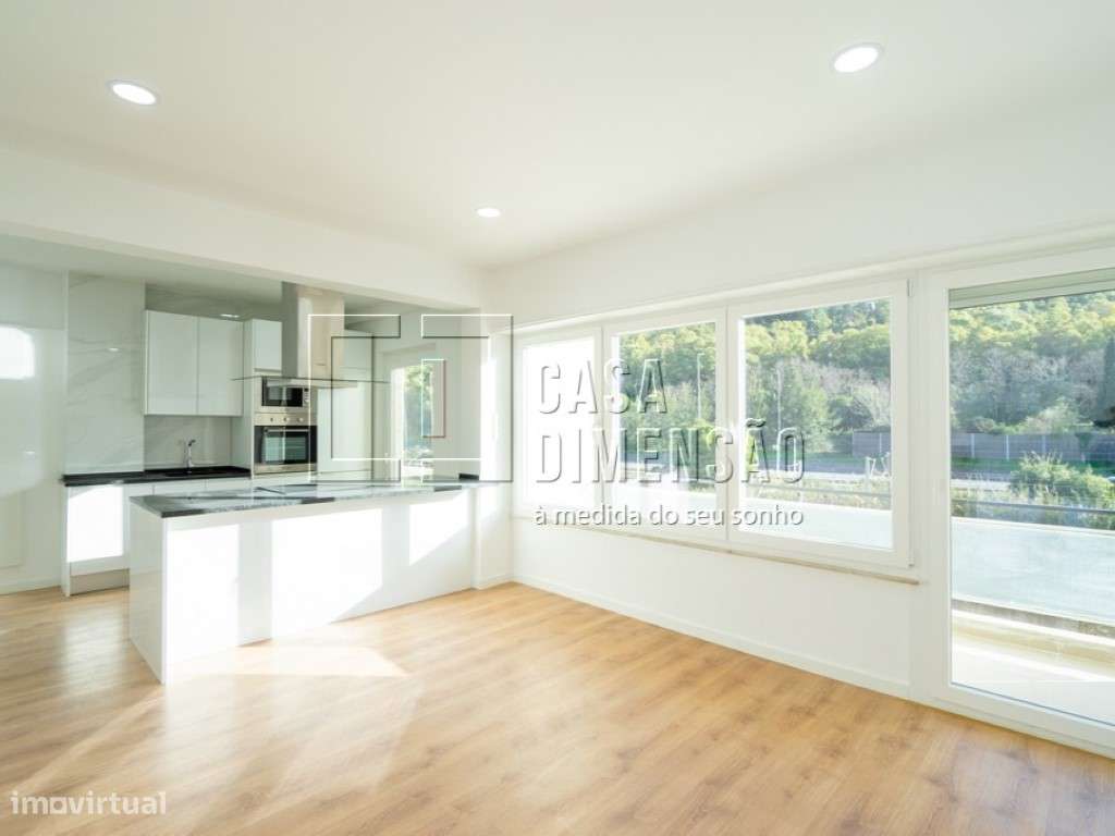 Apartamento de tipologia T3 com varanda, mobilado e equipado em Ben...-0