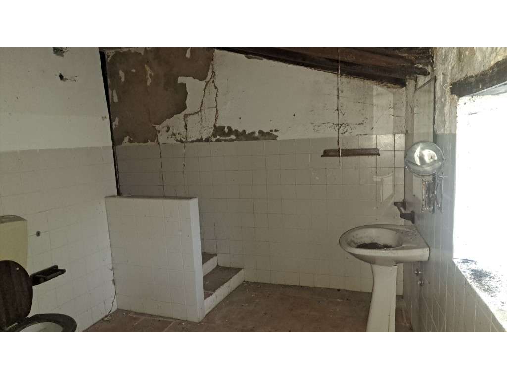 Moradia T4 Para Recuperaçáo-55