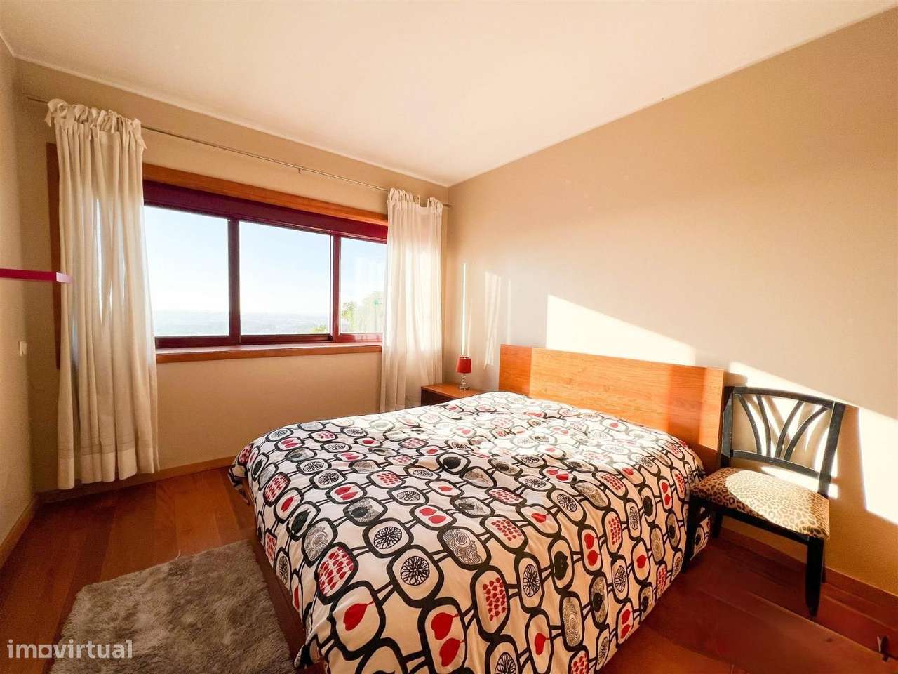 Lindíssima Moradia T6 de quatro frentes-6