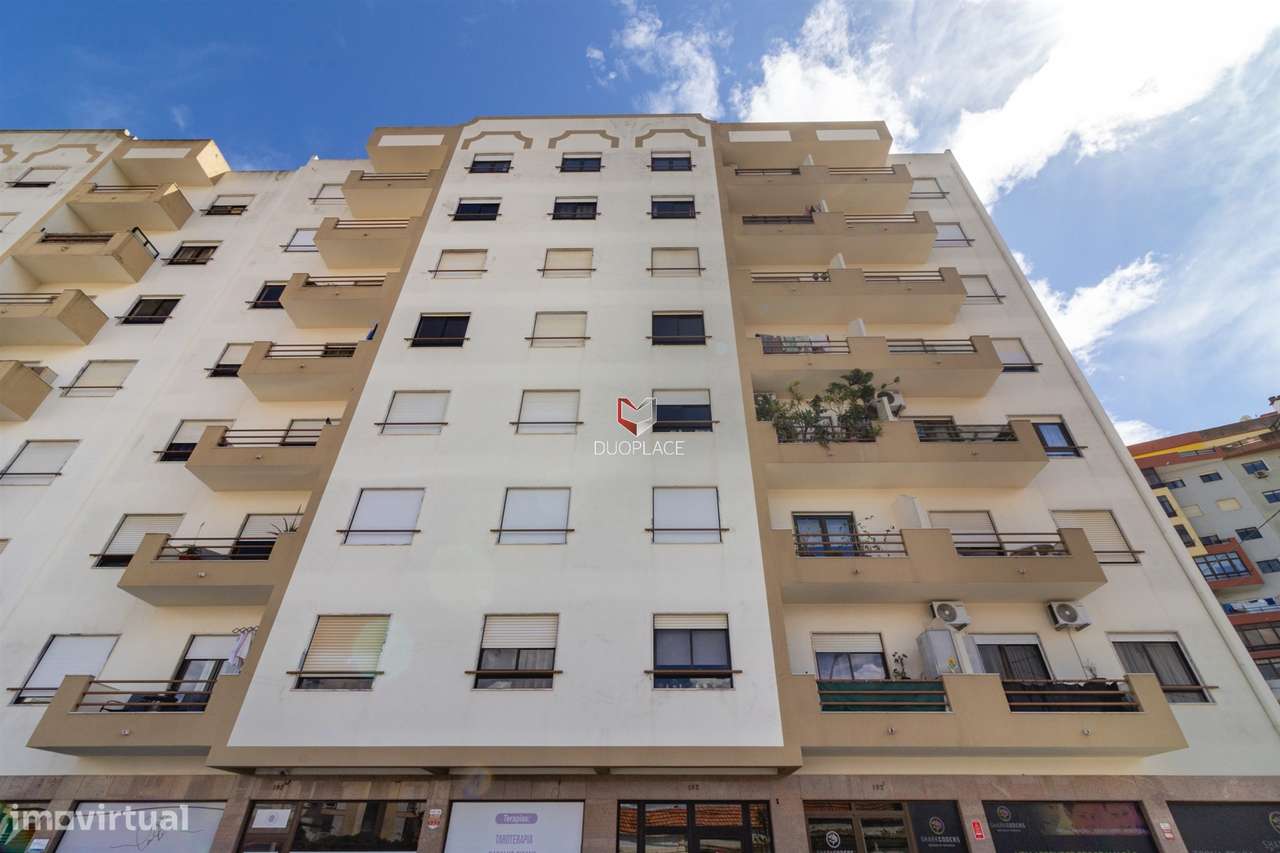 T2 com Vista Deslumbrante no Coração de Setúbal – 7º Andar com Elevado-18