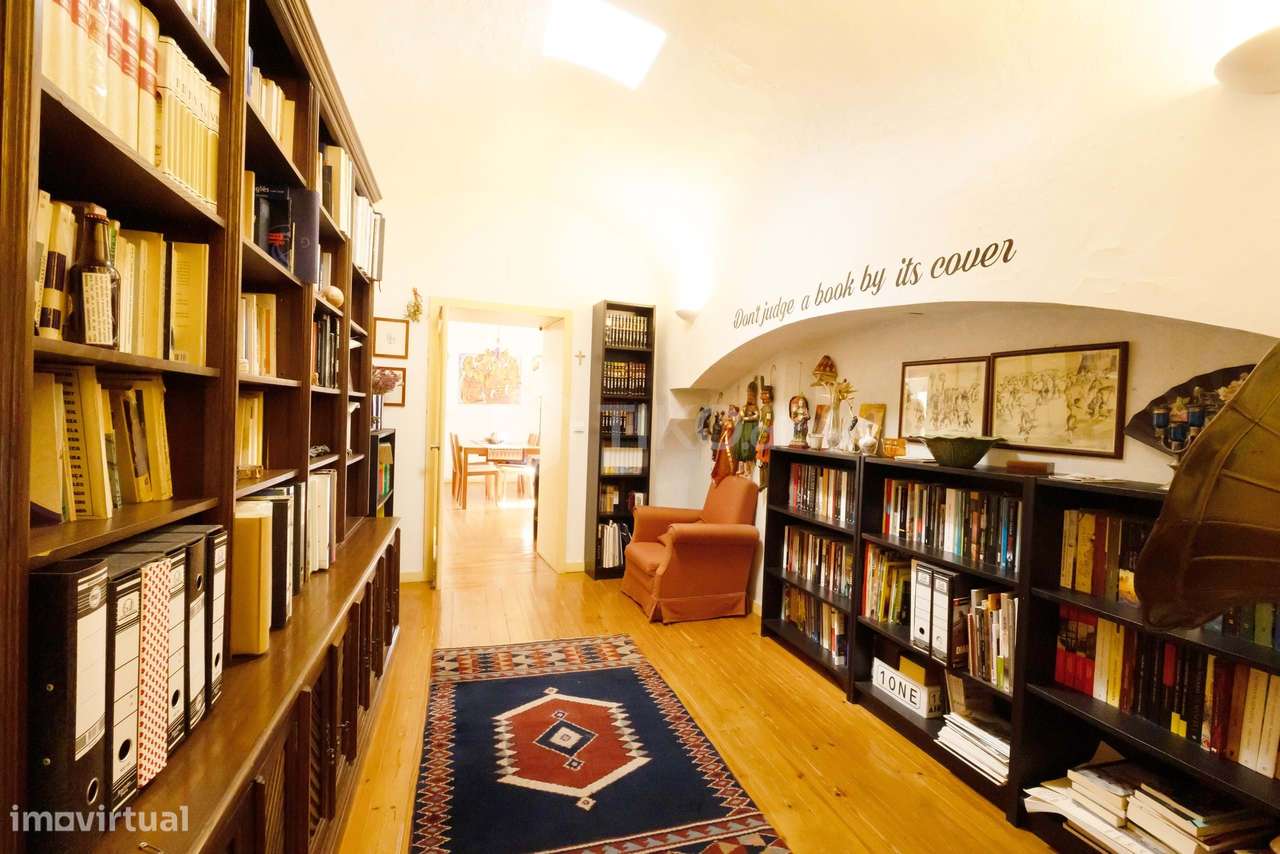 METADE DE PRÉDIO HISTÓRICO (DUPLEX) NA PRAÇA DO GIRALDO – ÉVORA, PATRI - Grande imagem: 2/45