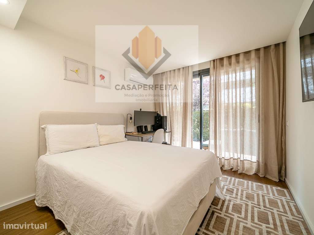 Fabuloso T2 Como Novo com Terraço e Lugar de Garagem - Candal-18