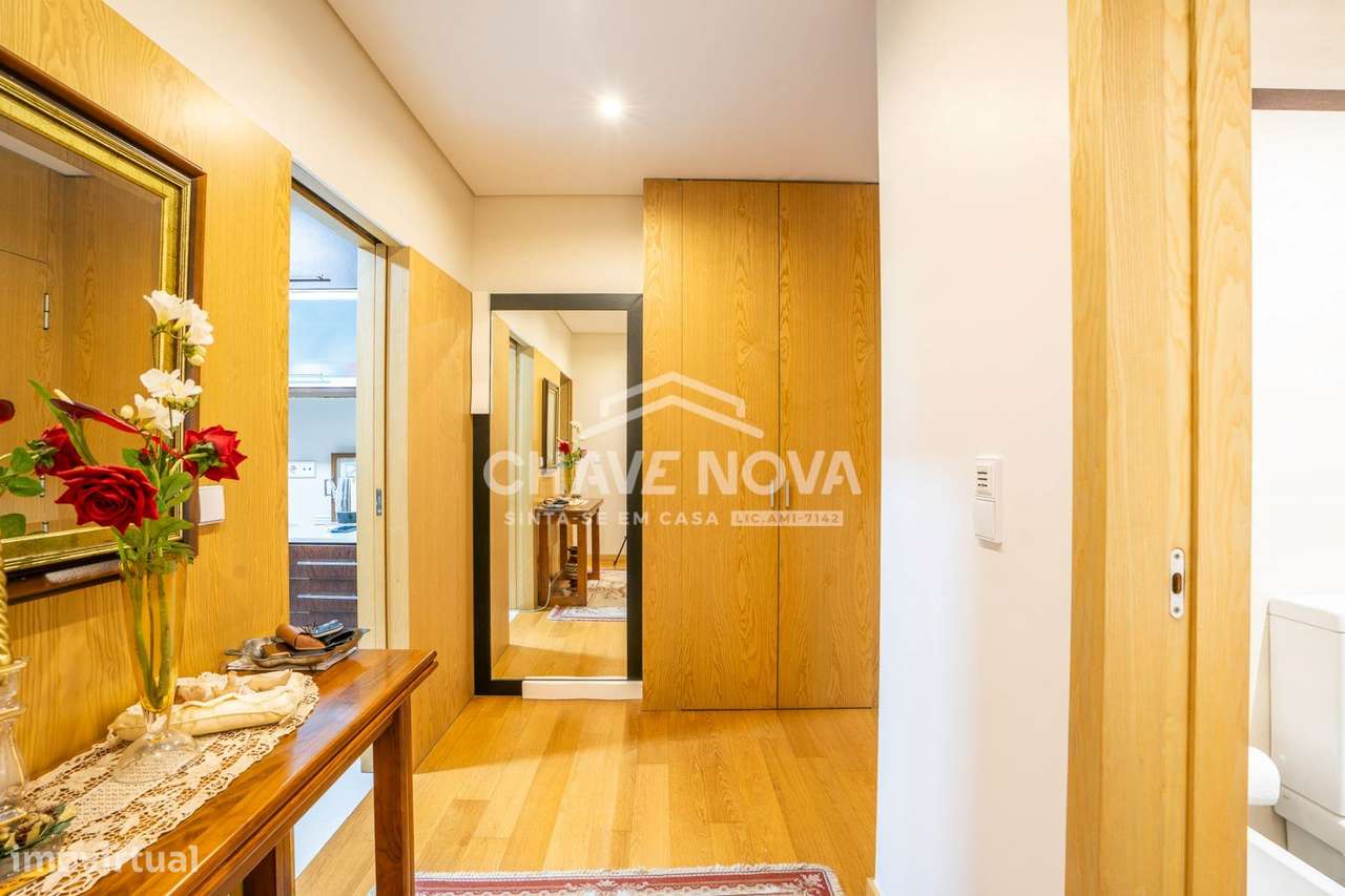 Apartamento T2, elevador, varanda, garagem | Excelente localização - Grande imagem: 4/22