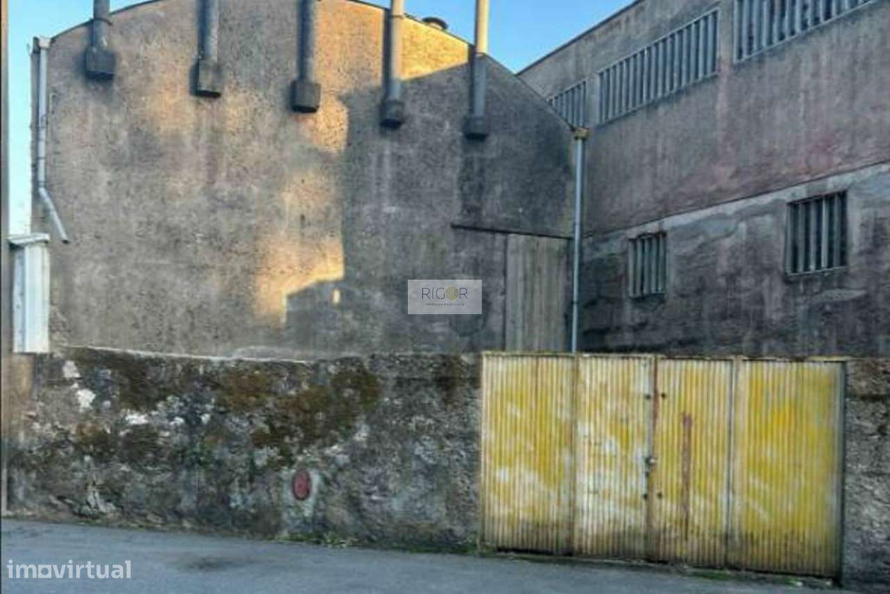 Prédio devoluto usado para indústria com destino a habitação e comérci - Grande imagem: 2/15
