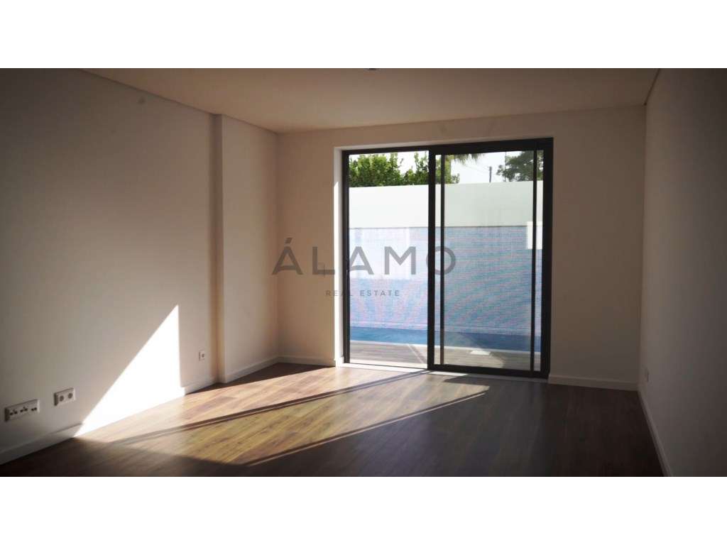 Moradia V3 em Banda com piscina privativa na Fuseta - Grande imagem: 4/22