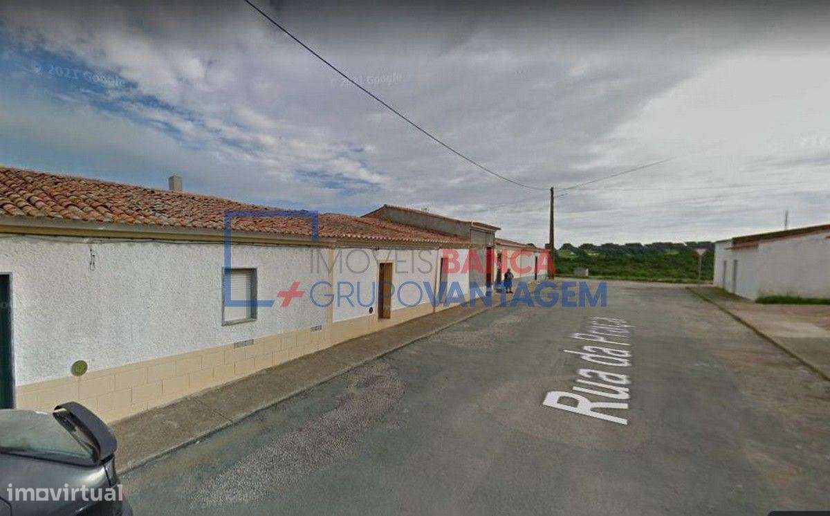 Moradia na Amareleja com 208m2, em terreno com 414m2, composta por ... - Grande imagem: 2/6