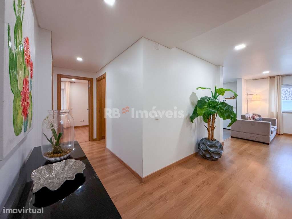 Apartamento T2 Mobilado p/ Arrendamento c/ Varanda - Centro de Abra... - Grande imagem: 4/47
