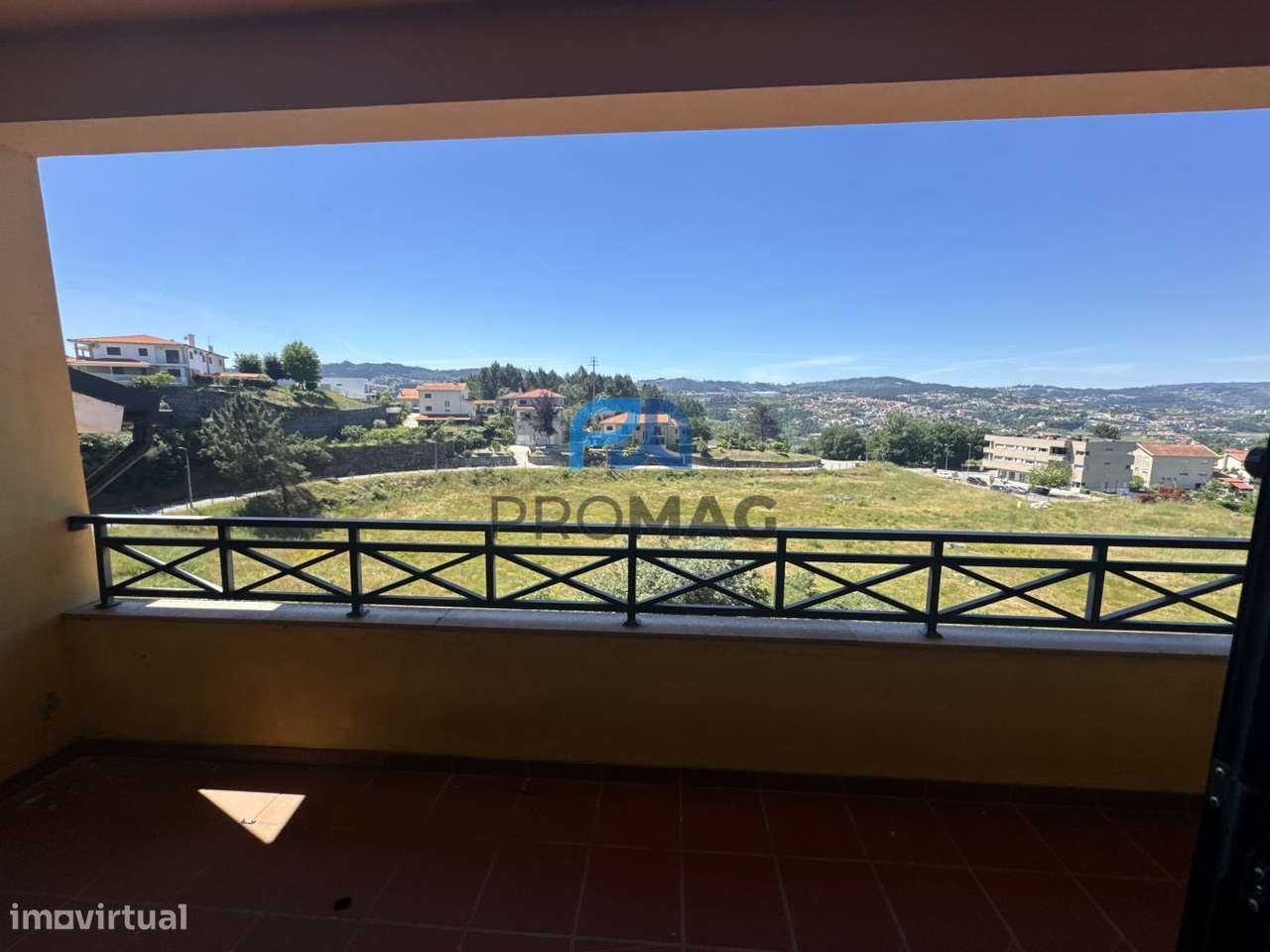 Espaço, luz e conforto em MORADIA T5 - AMARANTE-36