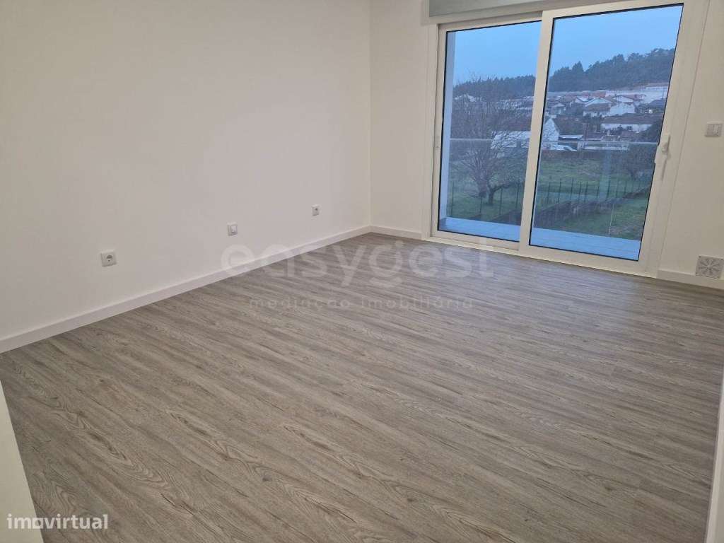 Moradia T3 Nova com lagradouro, situada em Mogofores, Anadia-22