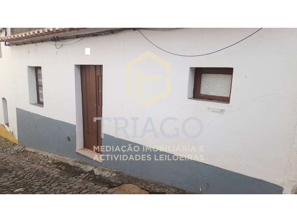 Moradia T2 com Logradouro no Centro da Vila de Barrancos-21
