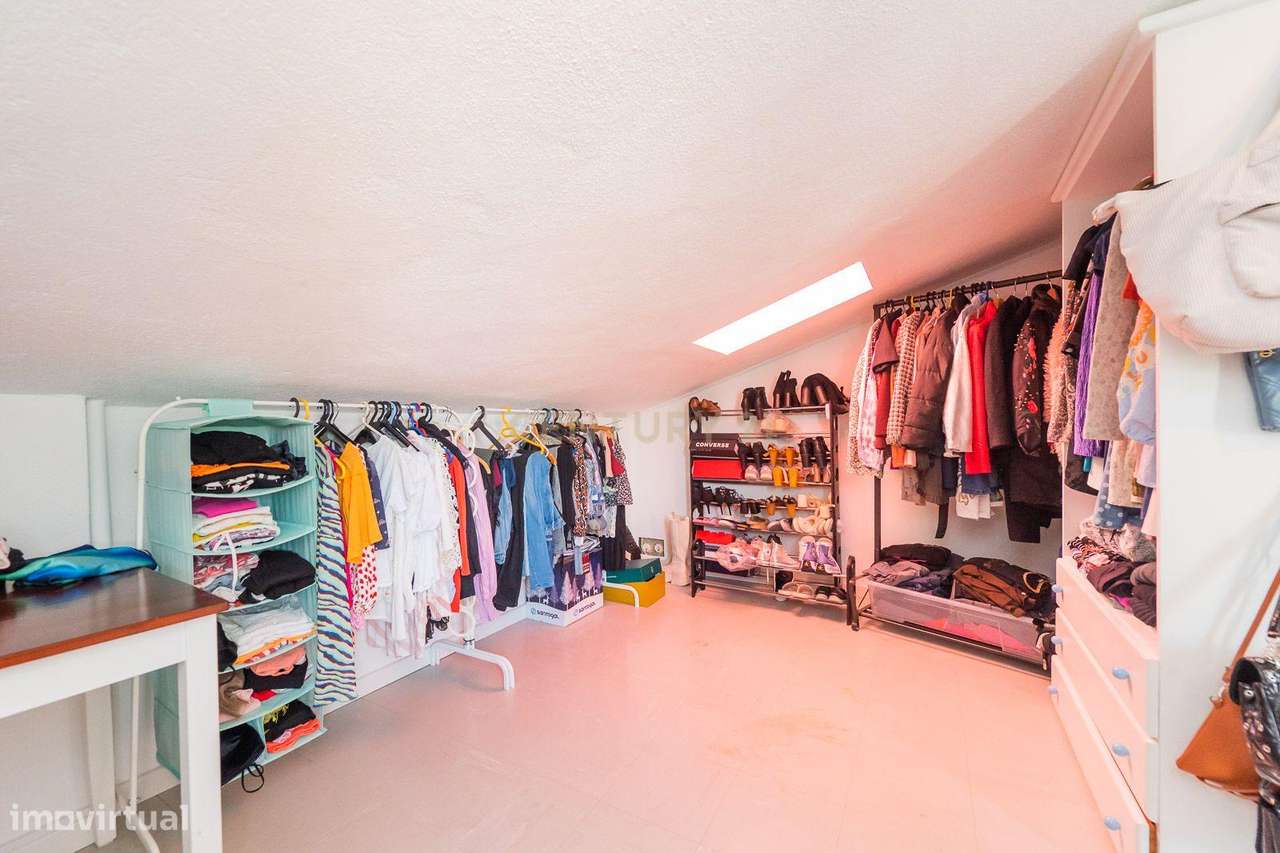 Propriedade com duas moradias geminadas-27