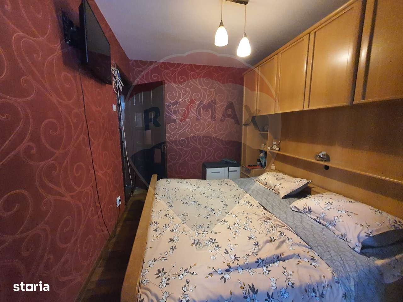 Apartament cu 3 camere de vânzare în zona Est Roman - Imagine principală: 2/7
