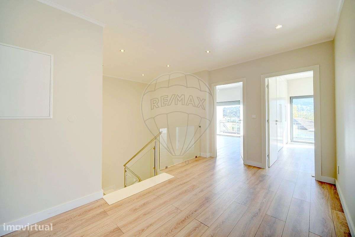 Moradia T4 para venda-9