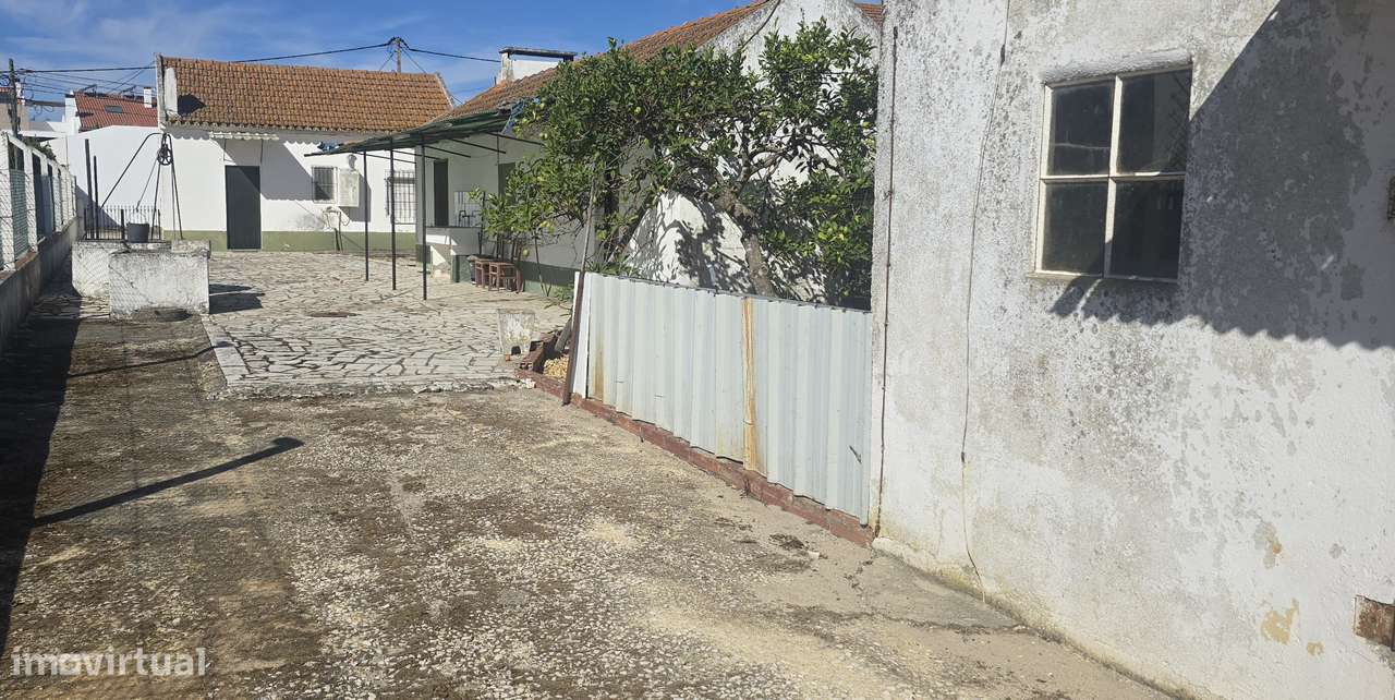 Moradia T2 Isolada com 2500m² em Pinhal Novo-6