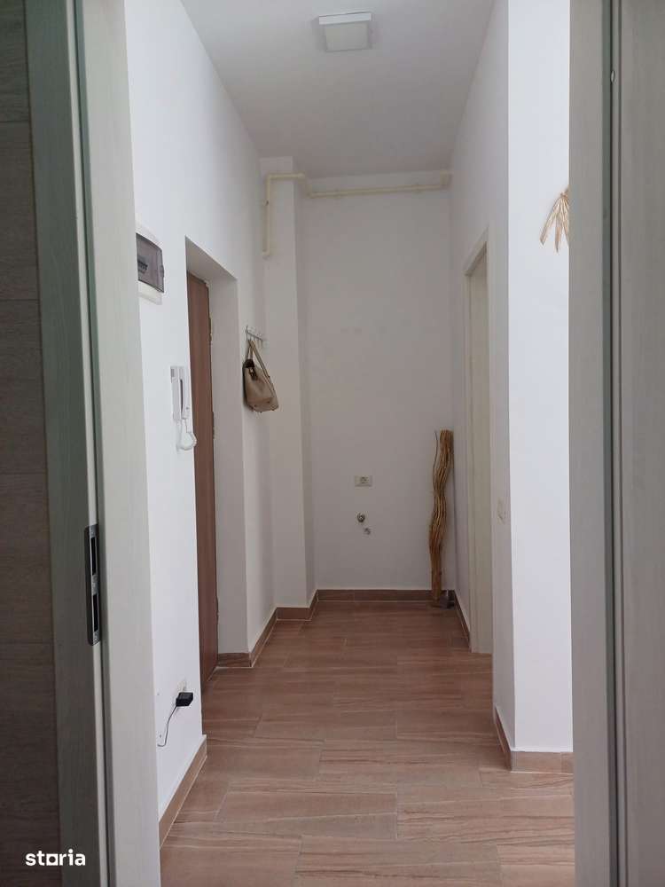 Vand SPAȚIU COMERCIAL  la intersecție Tineretului cu str Ilie Petre - Imagine principală: 4/7