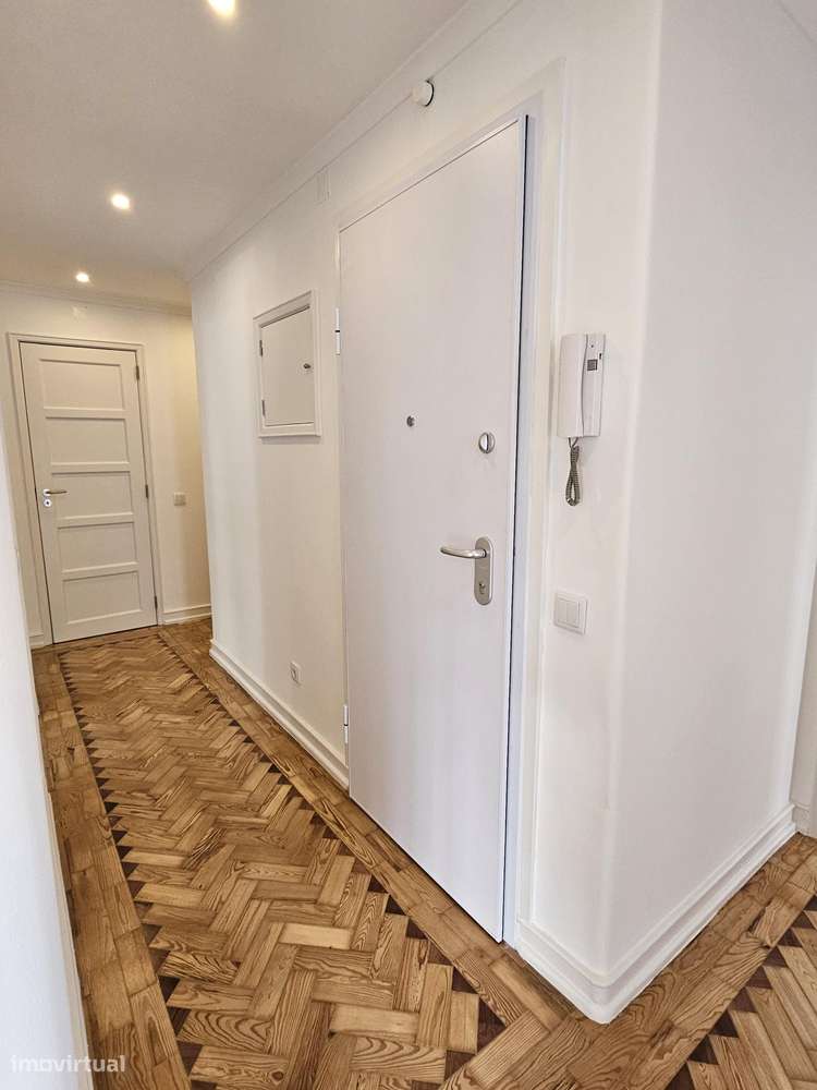 T2 (90m2) Remodelado na Av. Dom João V, Amadora - Grande imagem: 4/25