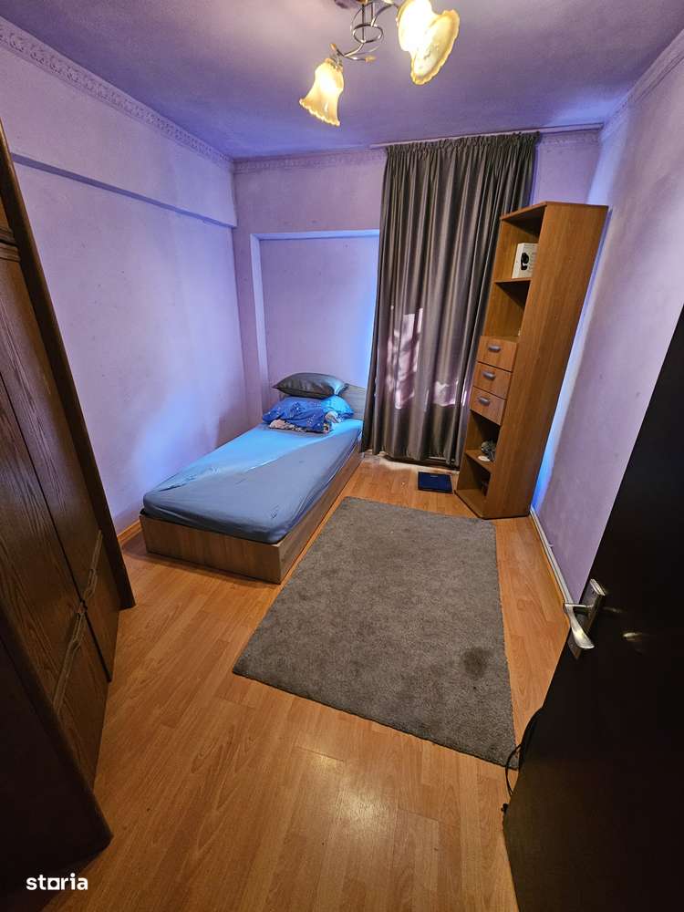 Vand ap cu 3 camere zona Posta 4-6