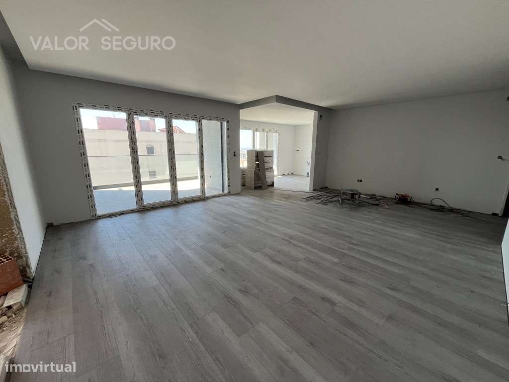 Apartamento T3 novo com garagem 2 viaturas no Sobralinho-2
