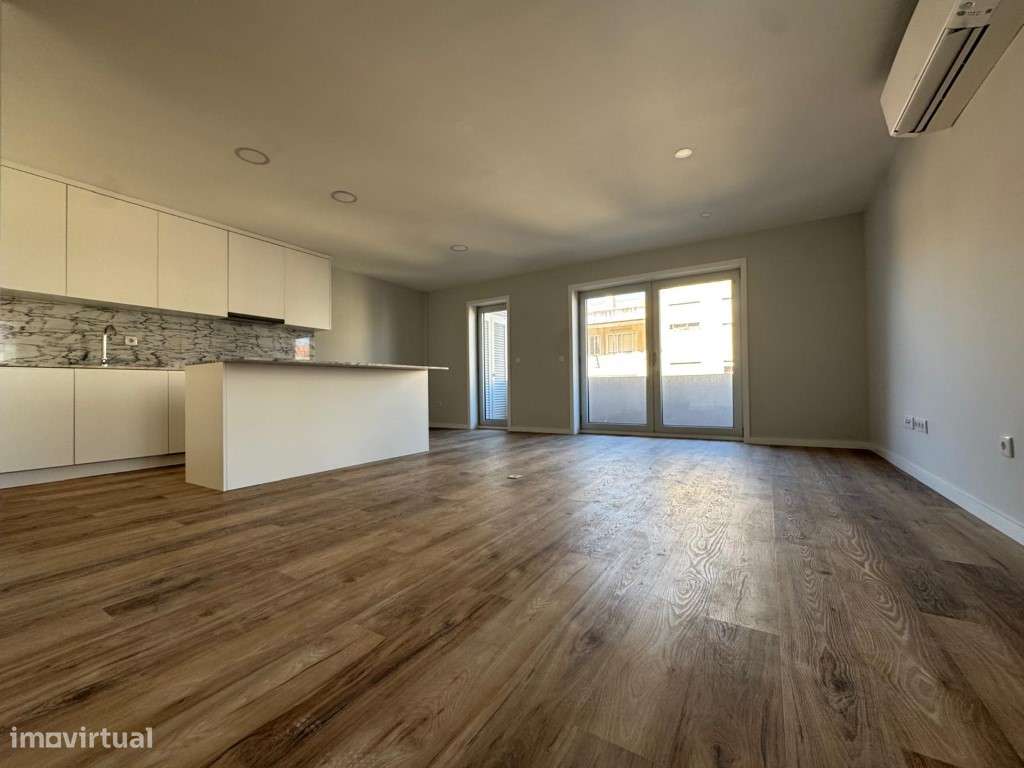 T3 com terraço ao Metro da Trindade - Grande imagem: 3/19