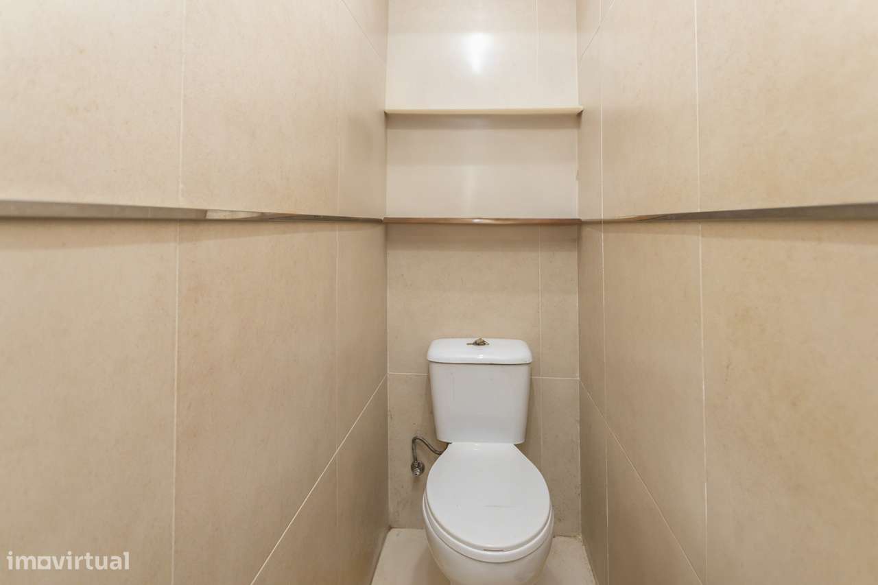 Andar de moradia T3 com terraço e cave muito espaçosa-33