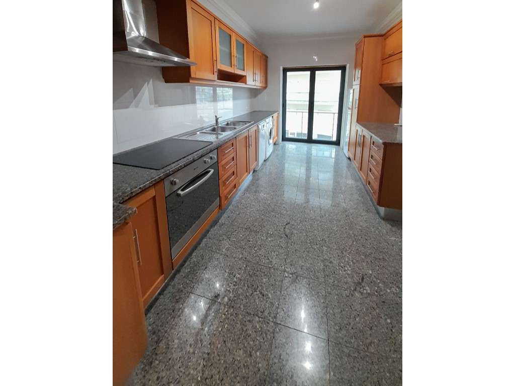 Apartamento T2, com Garagem, Vista Mar, Tamargueira, Buarcos - Grande imagem: 2/37