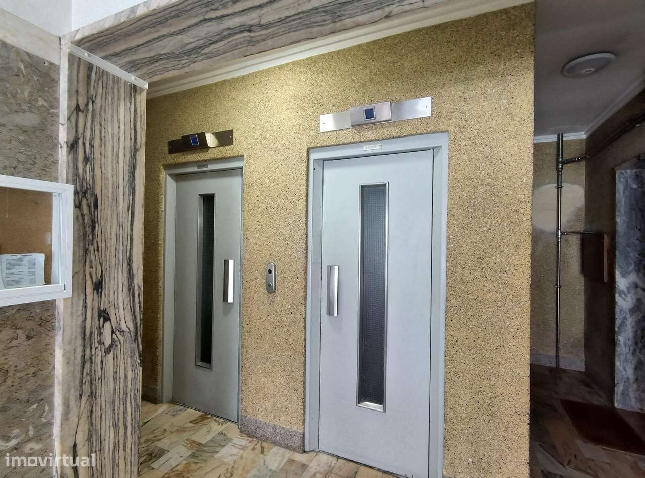 Apartamento T2 na Amora - Grande imagem: 2/16