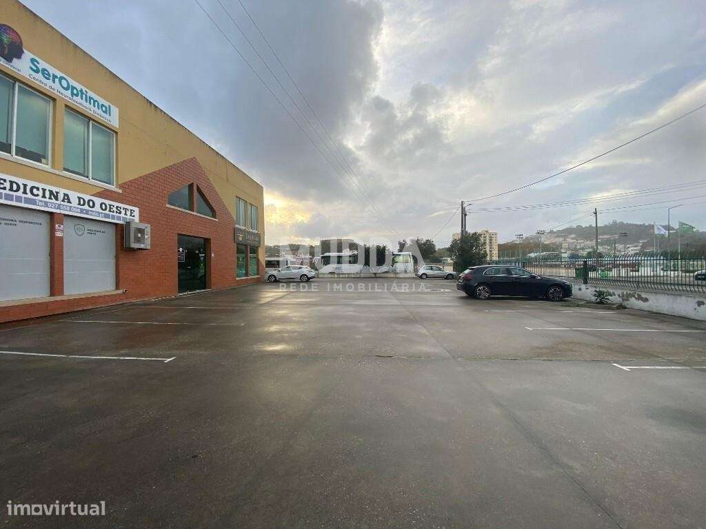 Trespasse clínica médica em Torres Vedras com estacionamento privativo-7