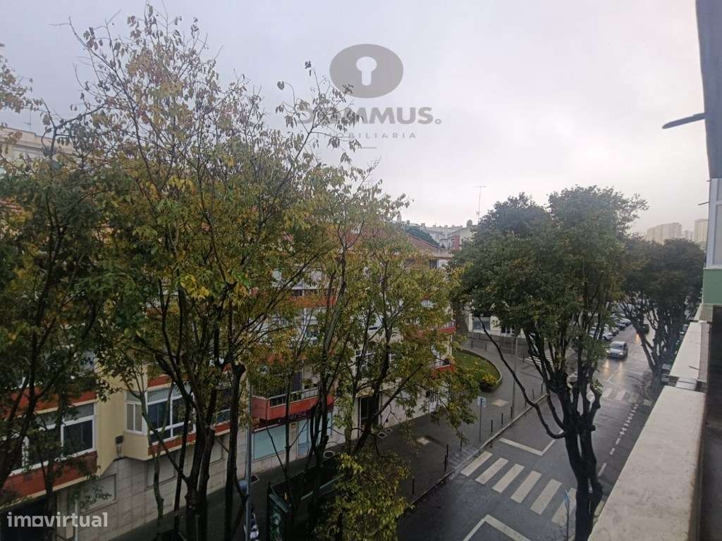 Apartamento T4 Totalmente Remodelado na Damaia-18