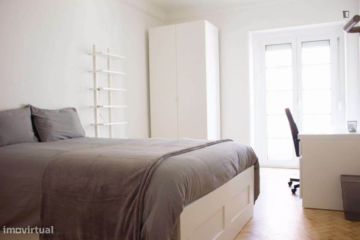 Quarto - localizado em Roma-Areeiro Lisbon - Grande imagem: 2/10