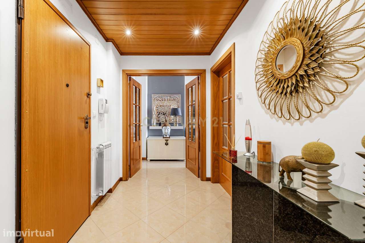 Apartamento T3 em Santa Marta do Pinhal / Corroios / Seixal.-0
