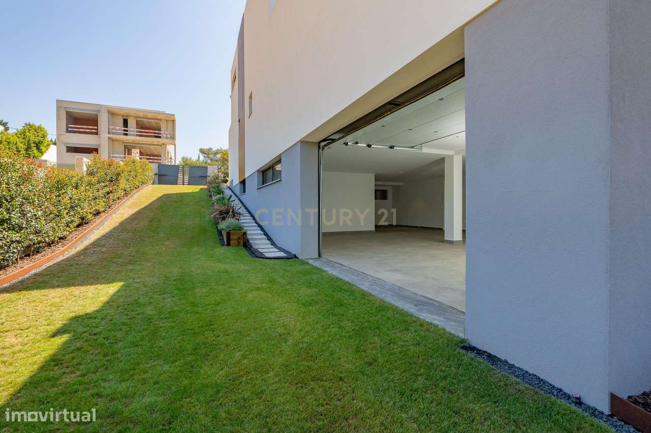 Moradia premium em Cascais onde o luxo e a natureza se encontram-36