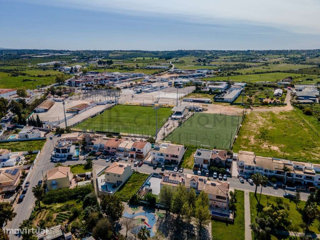 Moradia T3 com piscina e garagem em Lagoa-47