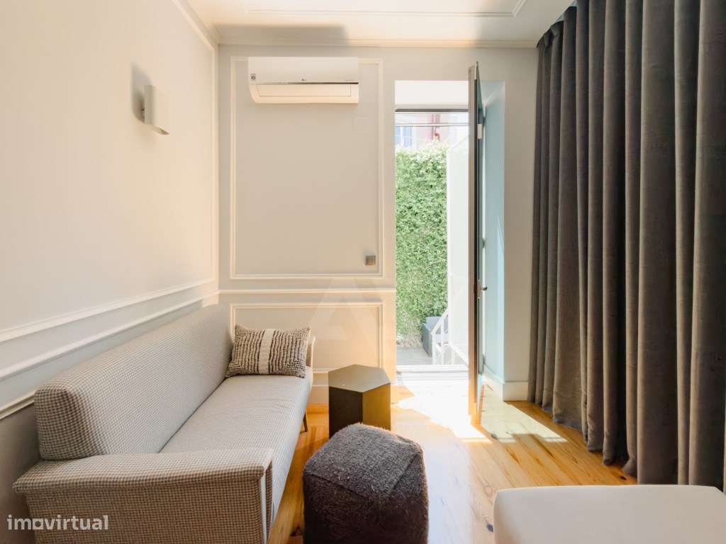 Apartamento T2 Totalmente Renovado e Mobilado em Lisboa-6