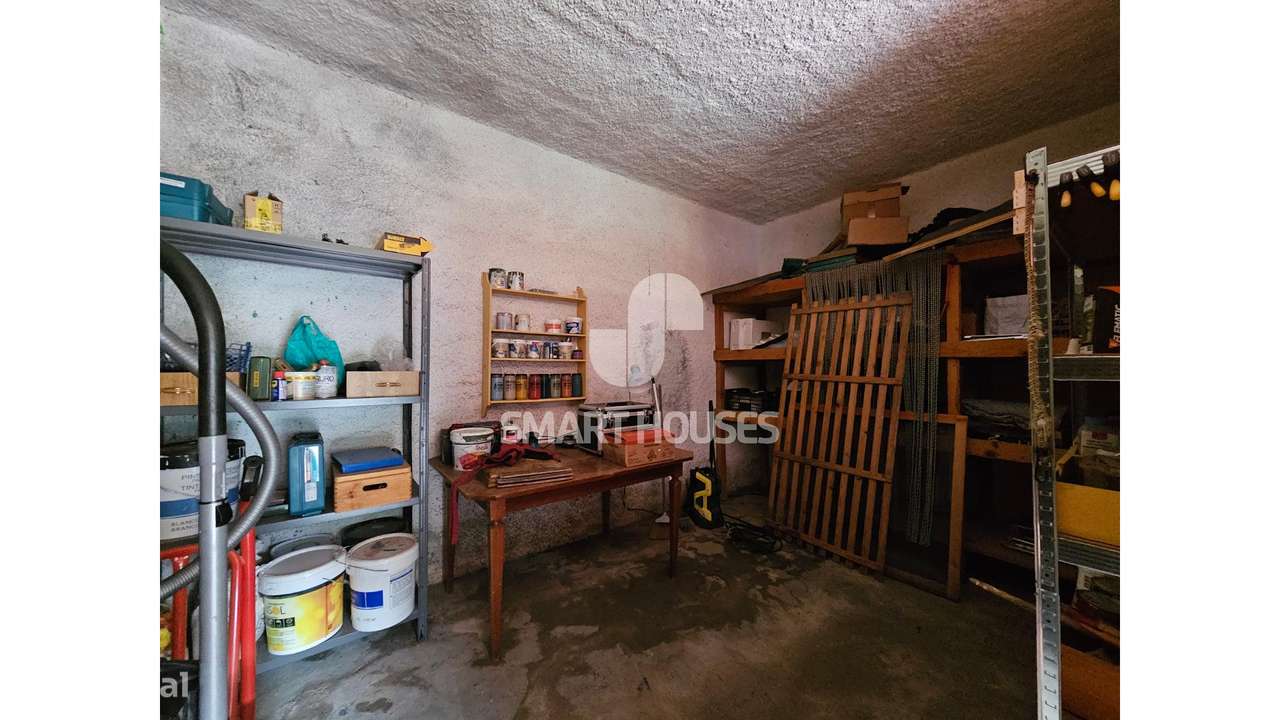 Moradia T3+1 em Avô c/ terreno-35