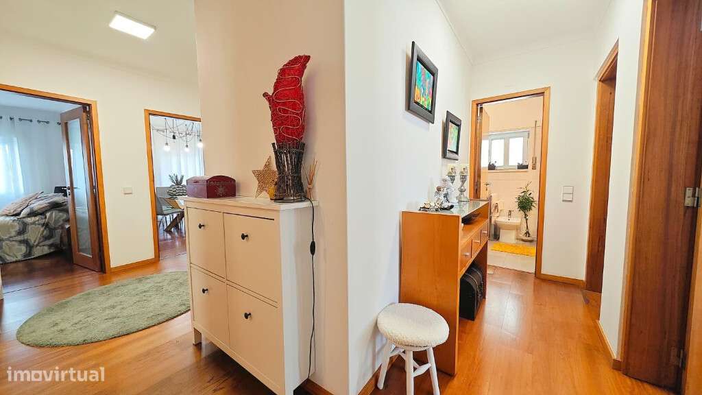 Apartamento T4 com garagem em zona do Tovim-8